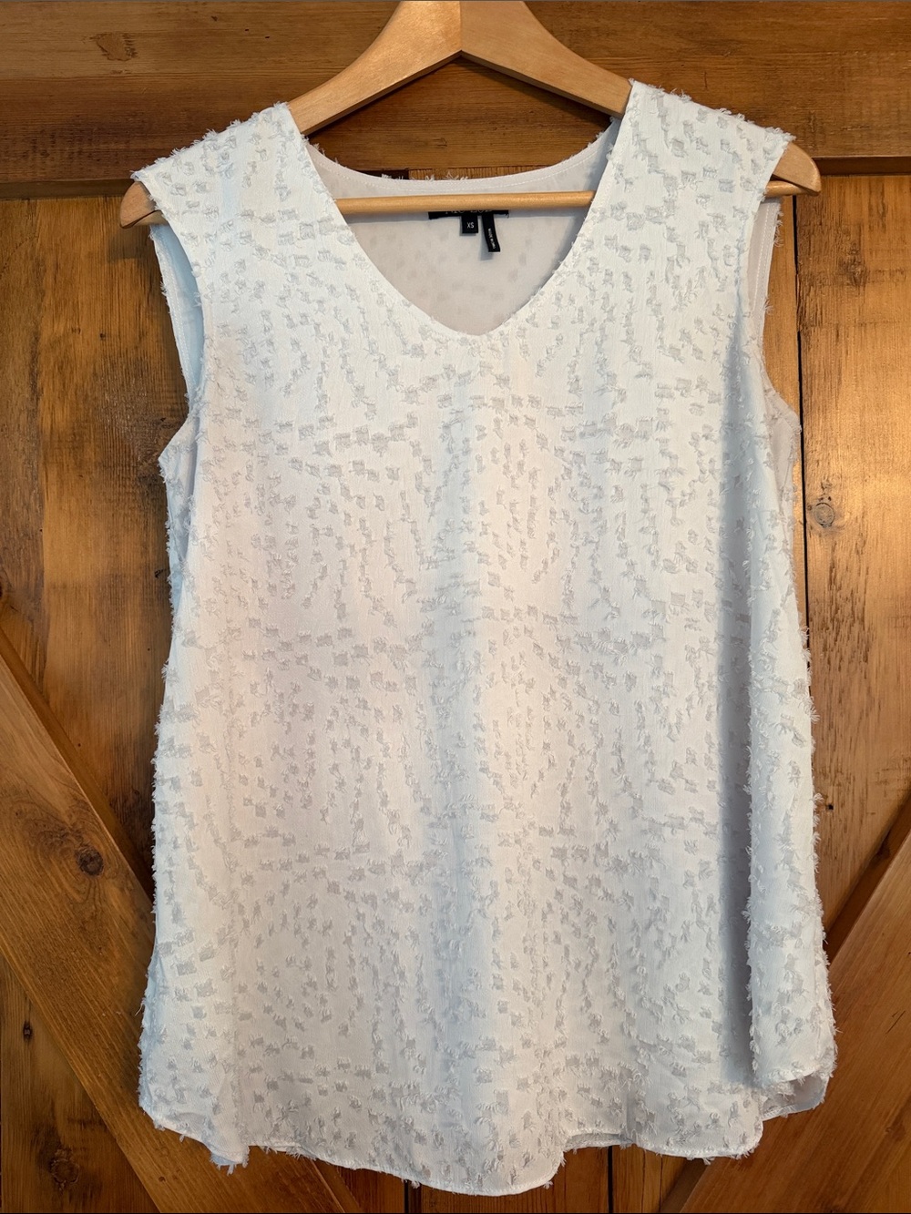 NIC+ZOE Ivory Textured V-Neck Sleeveless Tank